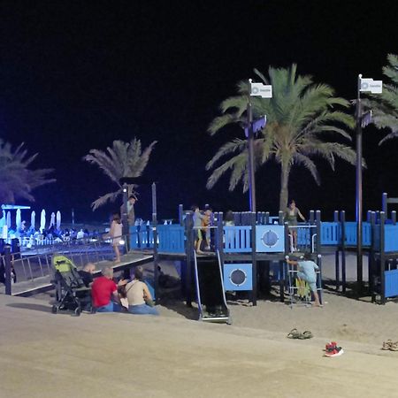 Mare De Deu, Vivienda Vacacional Para Familias Y Mayores De 25 Anos En El Grao De Gandia-Playa Playa de Gandia Ngoại thất bức ảnh
