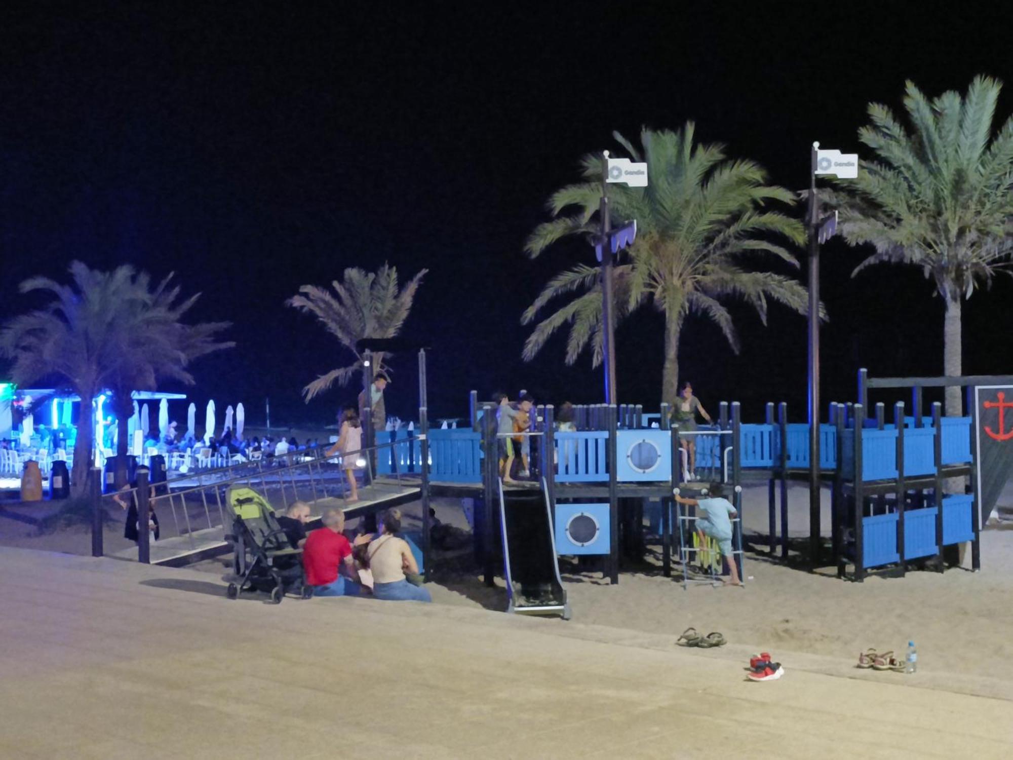 Mare De Deu, Vivienda Vacacional Para Familias Y Mayores De 25 Anos En El Grao De Gandia-Playa Playa de Gandia Ngoại thất bức ảnh