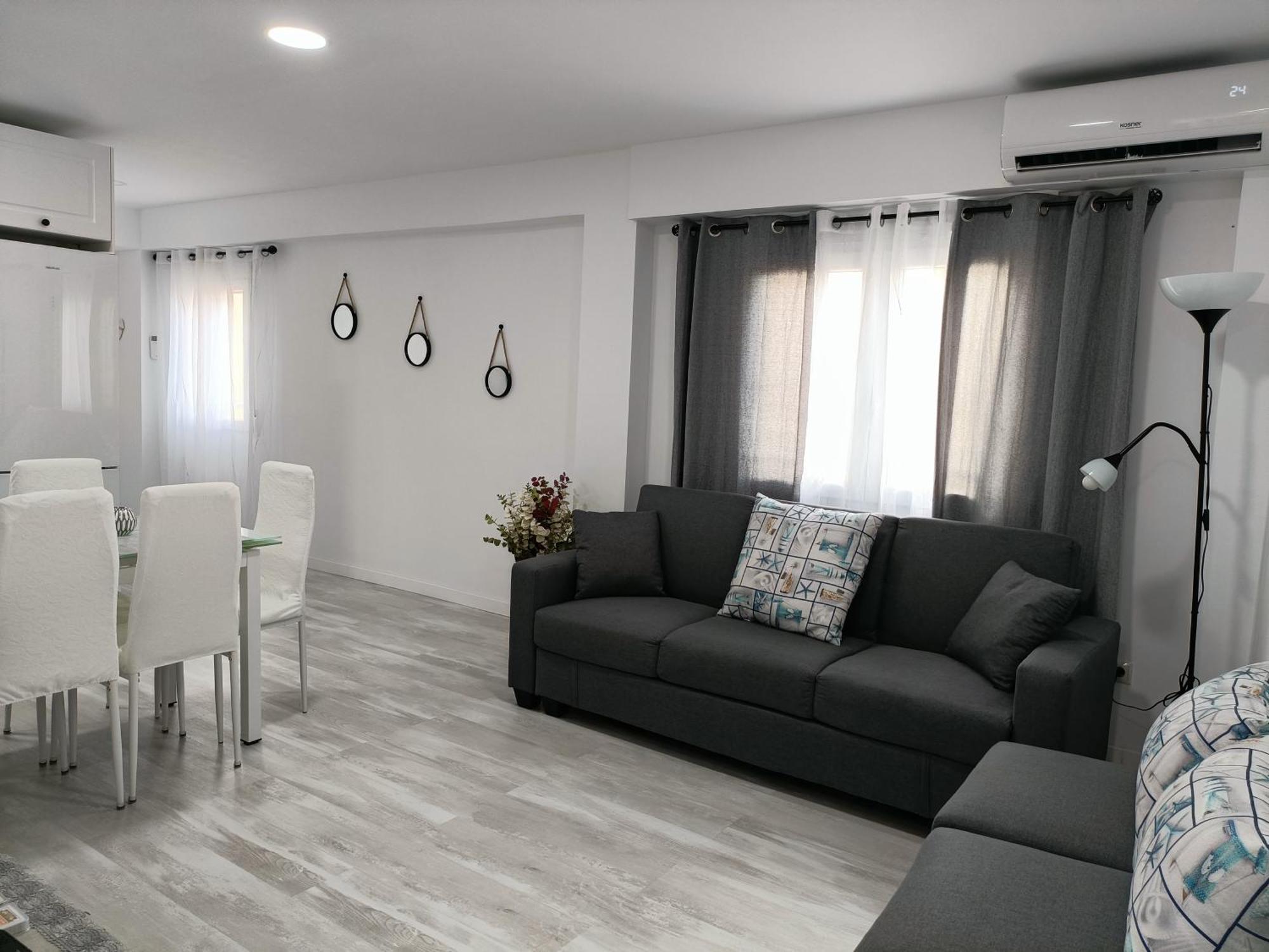Mare De Deu, Vivienda Vacacional Para Familias Y Mayores De 25 Anos En El Grao De Gandia-Playa Playa de Gandia Ngoại thất bức ảnh
